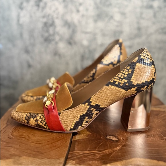 TORY BURCH loafers Stylish Snake Print Heels with Gold Accent - Picture 11 of 14